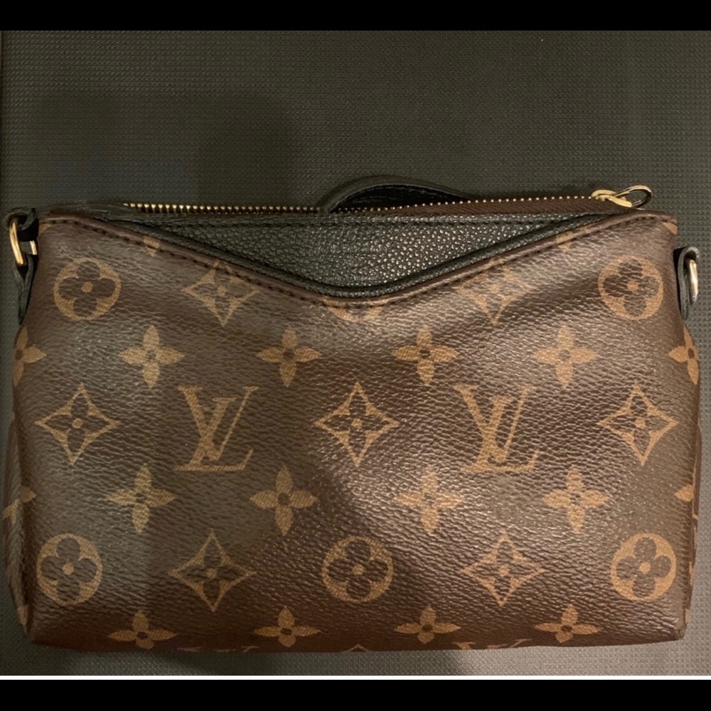 LOUIS Vuitton Pallas Crossbody w/o chain
